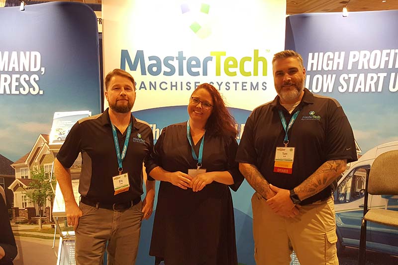 MasterTech-team-talks-with-cleanfax-at-experience-convention-2018